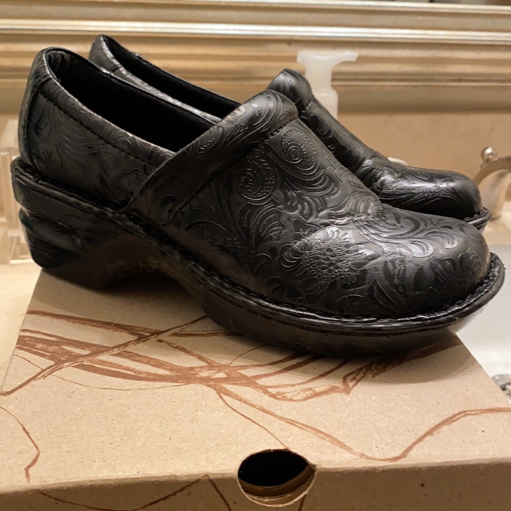 Nurse clogs